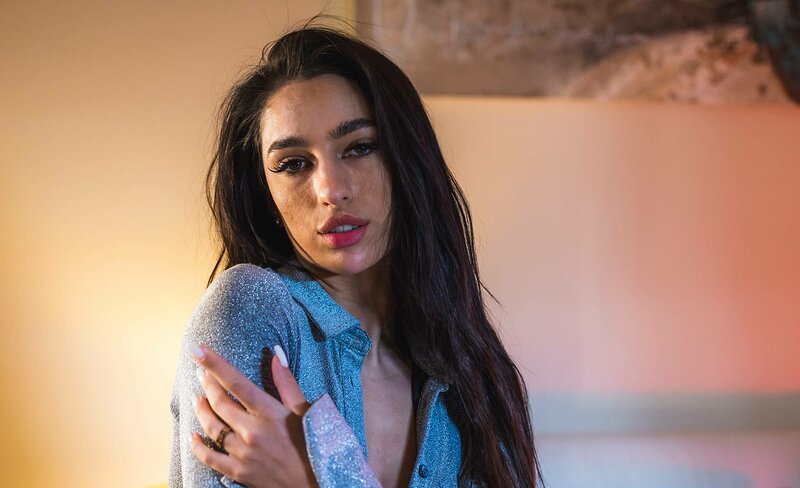 Сабина, 24